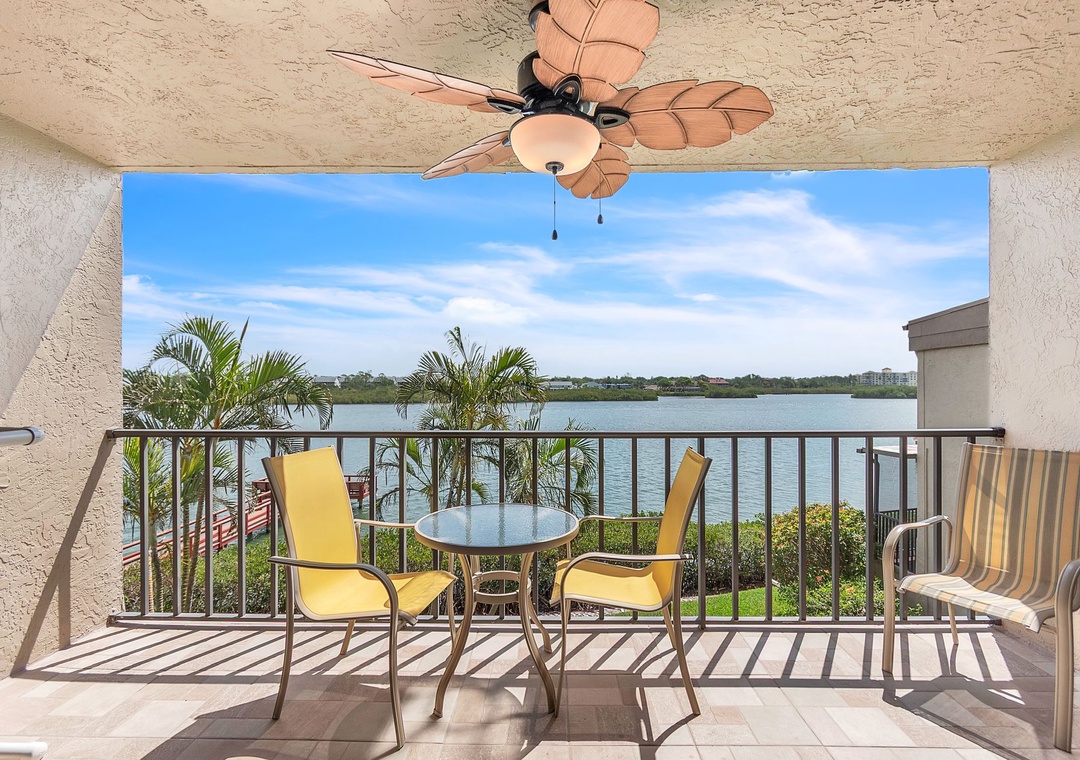Awesome Waterway Views from your Balcony!