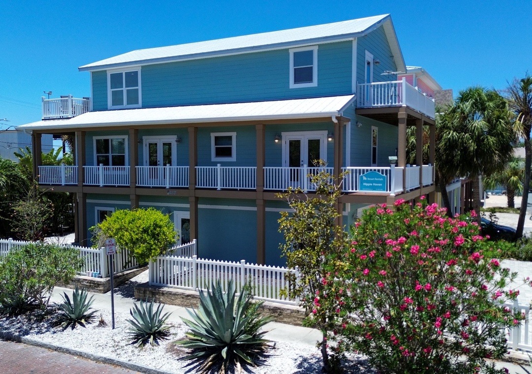 Hippie Haven - Single Family Home in Gulfport