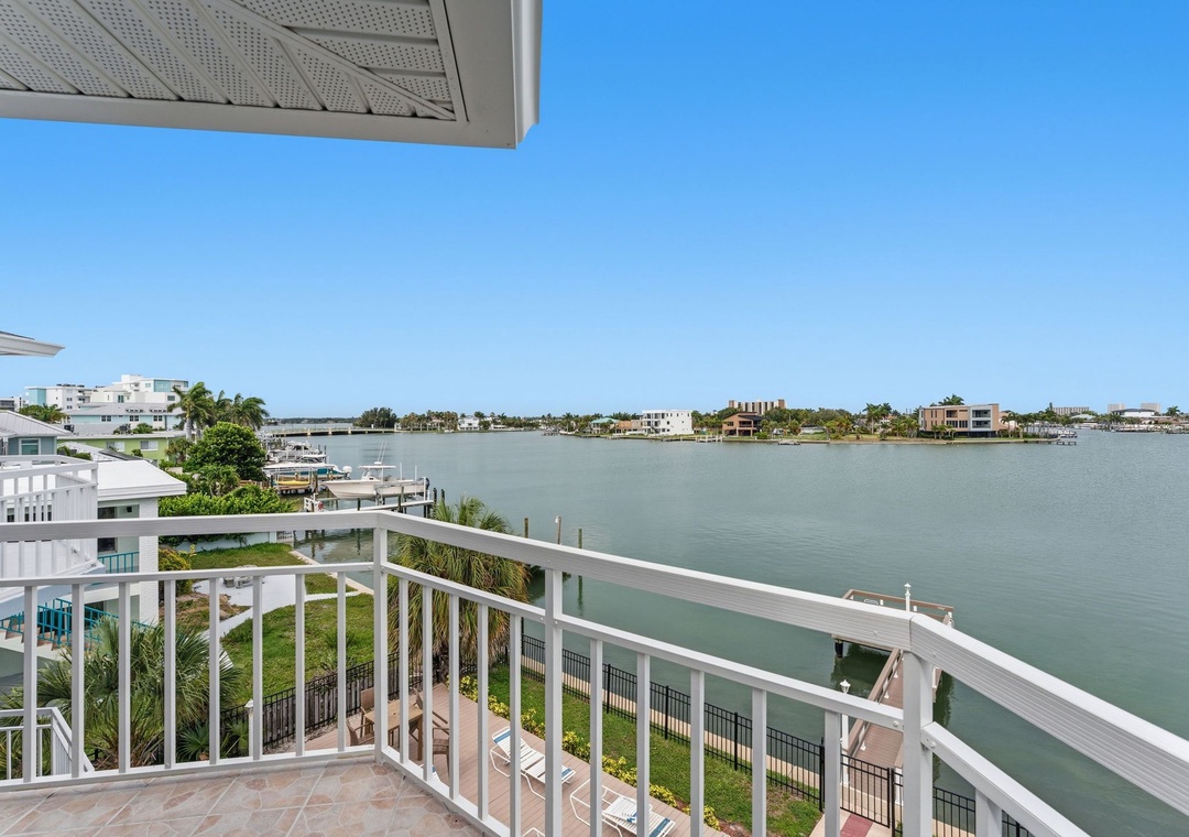 Awesome Waterway Views from your Balcony