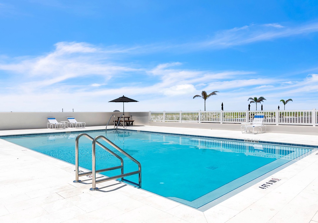 Beachside, Heated Pool - Sunset Chateau
