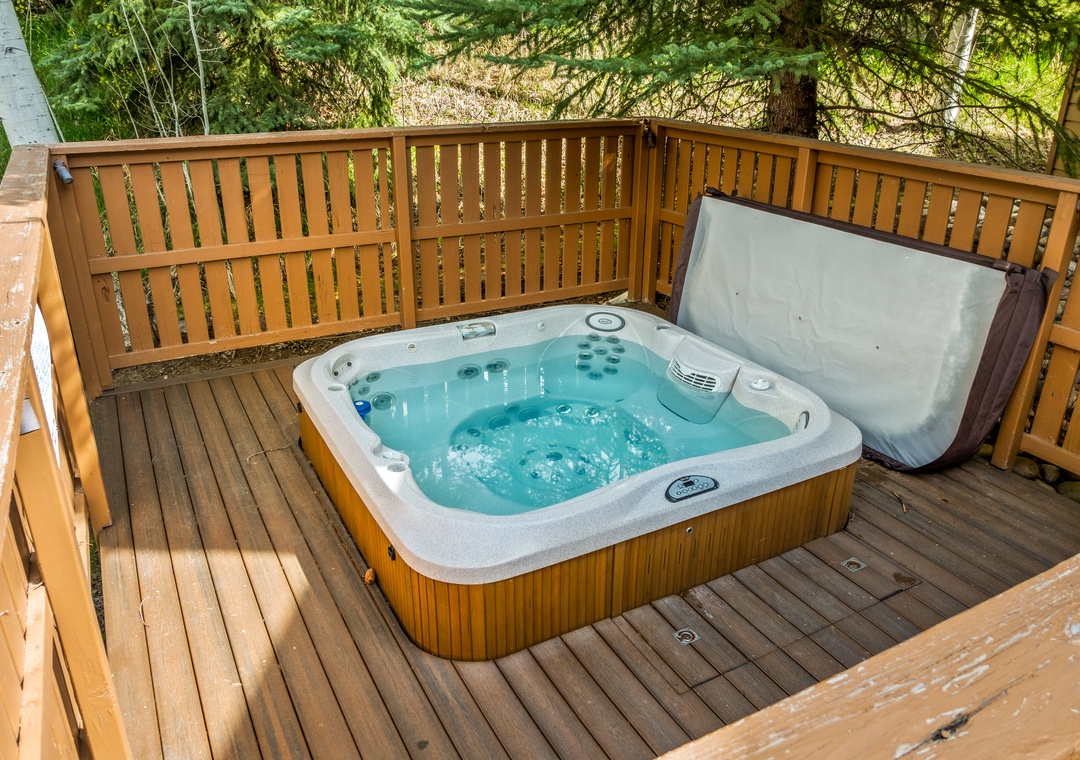 Elk Run Community Hot Tub