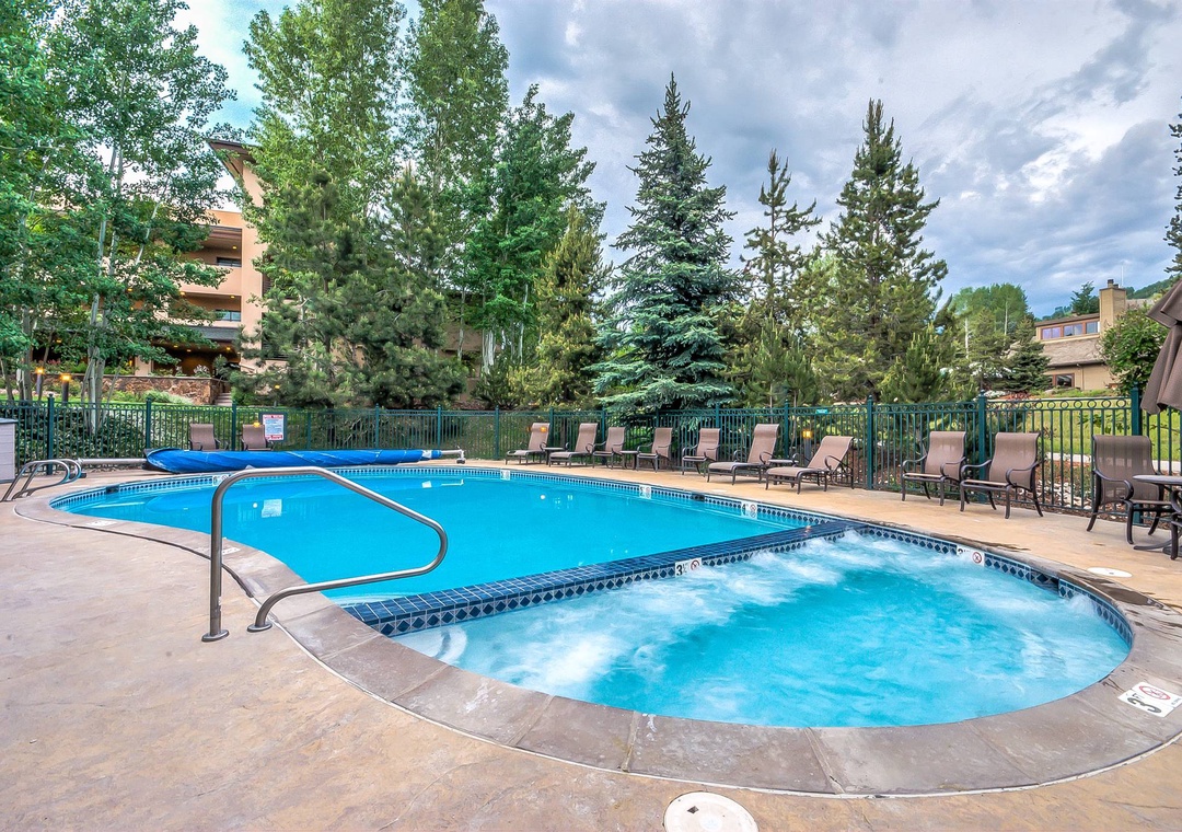 Canyon Creek Pool and Hot Tub