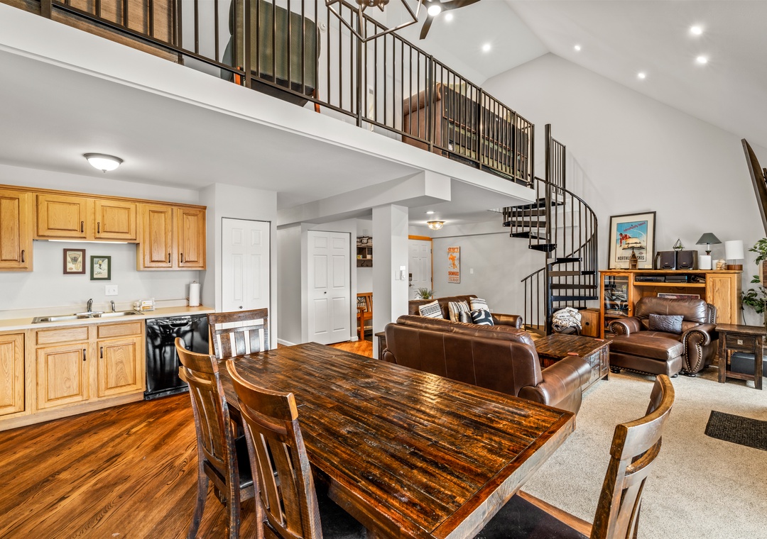 Dining Area & Kitchen