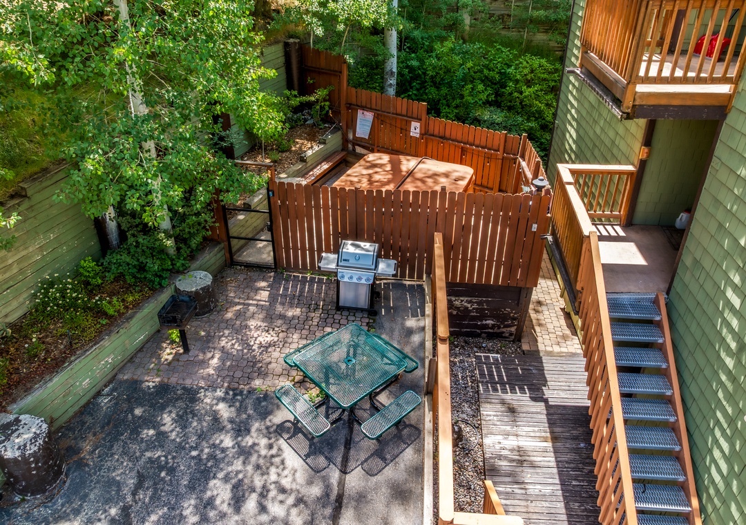 Hot Tub, Community Grill