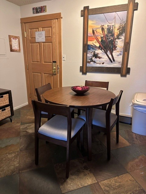 Dining area & entry