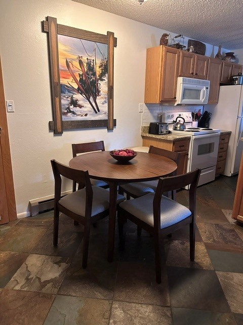 Dining Area & Kitchen