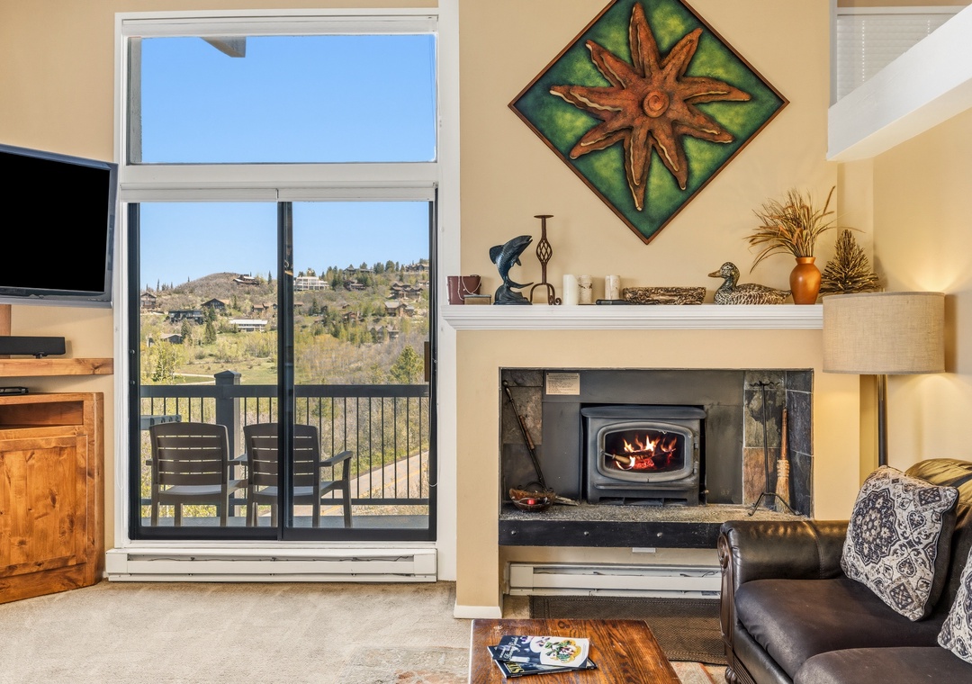 Fireplace & Private Balcony
