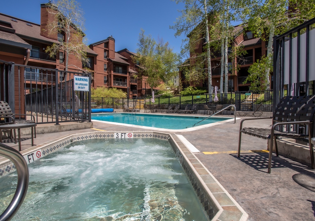 Hot Tub & Pool
