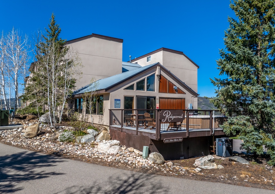 The property sits nestled among evergreens and aspens in a peaceful mountain setting, offering easy access to your alpine retreat.