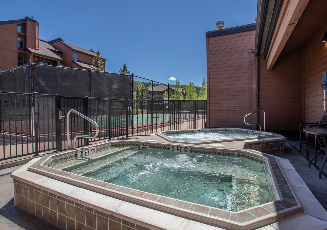 Hot Tub & Pool