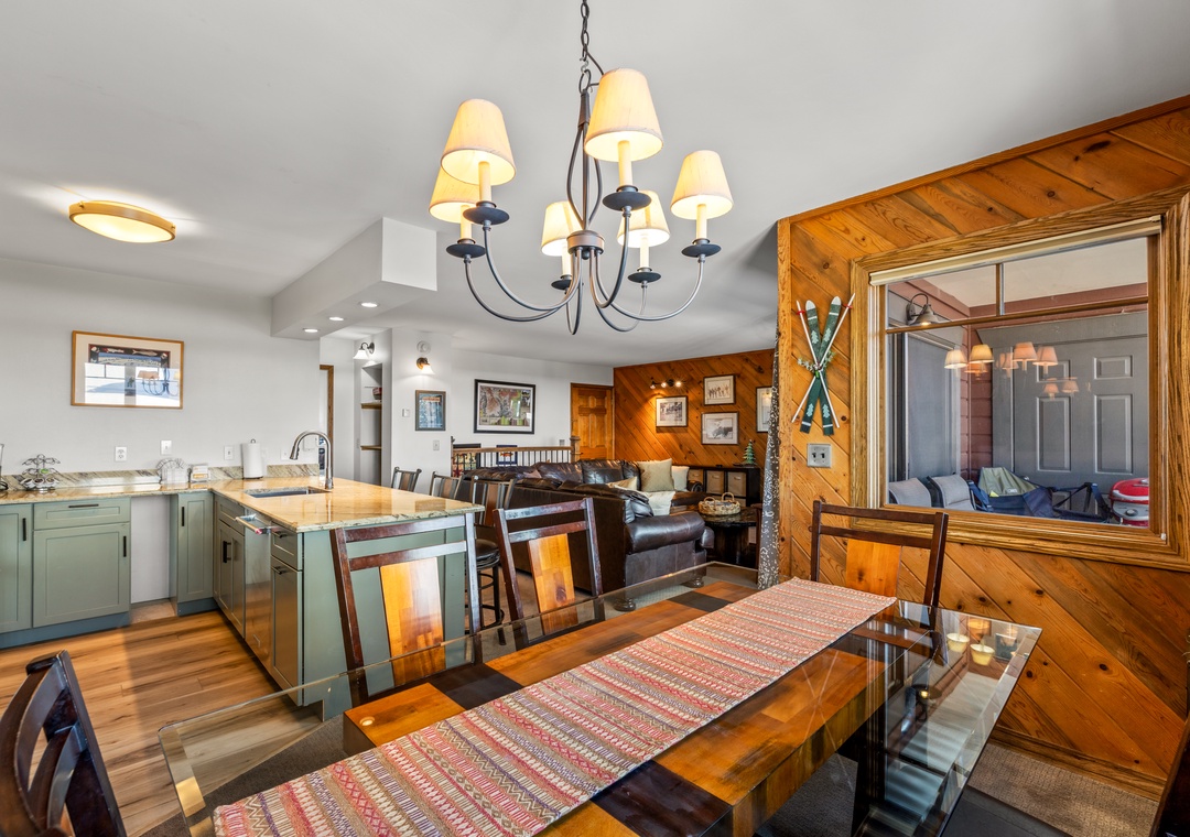 Dining Area & Kitchen