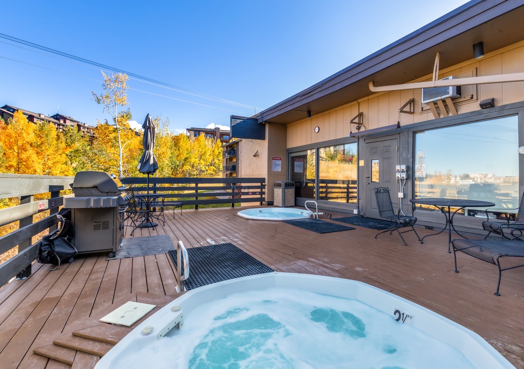 Ski Inn Hot Tubs and Community BBQ