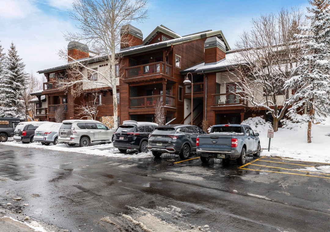 Building Exterior/Parking