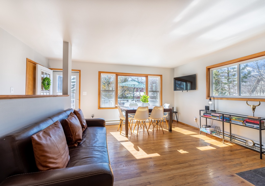 345 Rainbow Court : 2