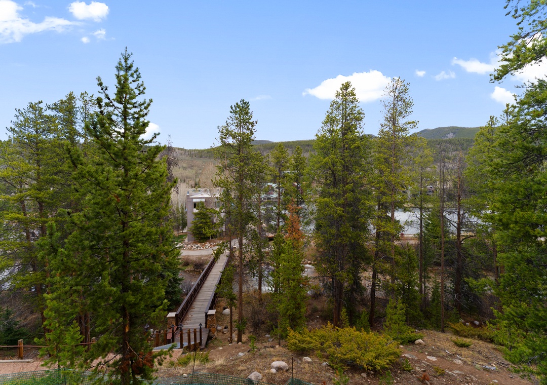 Snake River and Keystone Lake views.