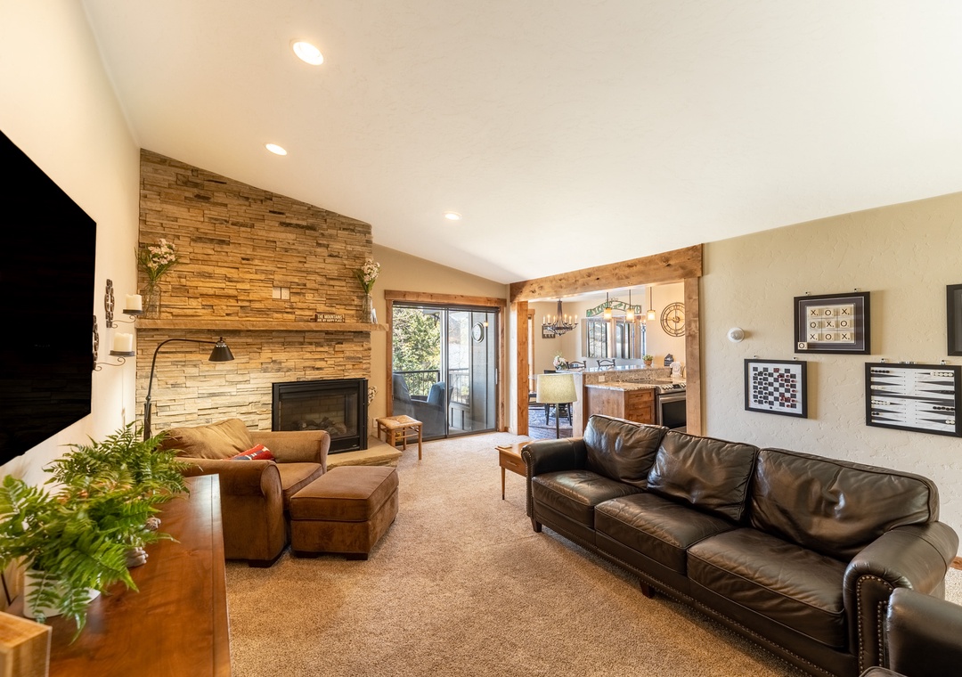 Lake Cliffe #303, Building E : 2