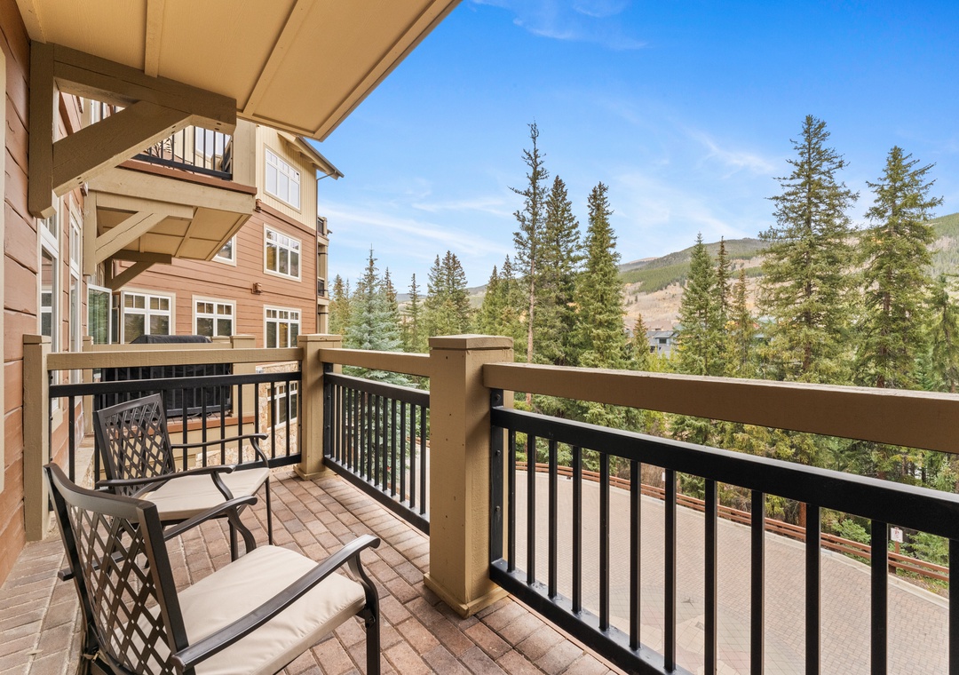 Step onto your private balcony and breathe in the mountain air while enjoying panoramic views of towering pines and rolling hills.
