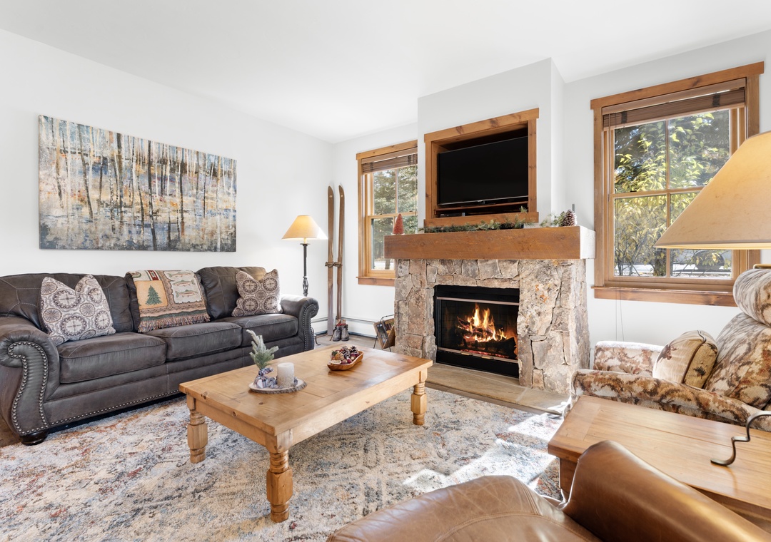 Sink into the plush sofa, warm your hands by the crackling fireplace, and let the natural light streaming through the windows lift your spirits after a day on the mountain.