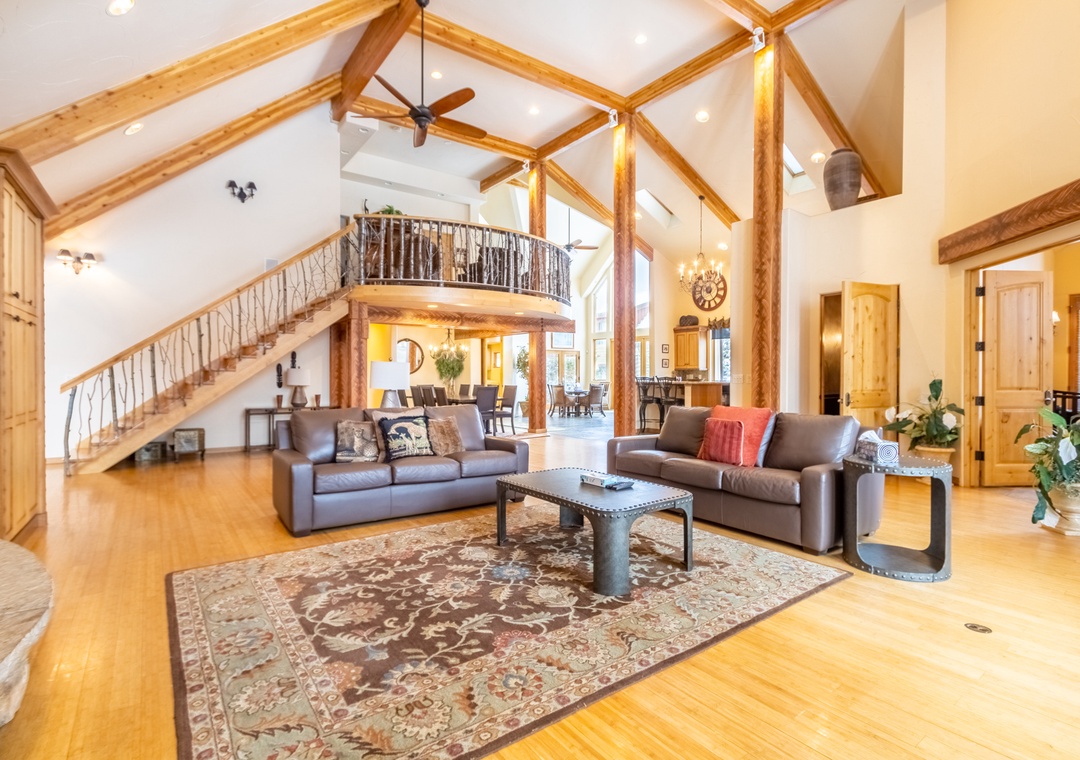213 County Road 1041 : 3, 600