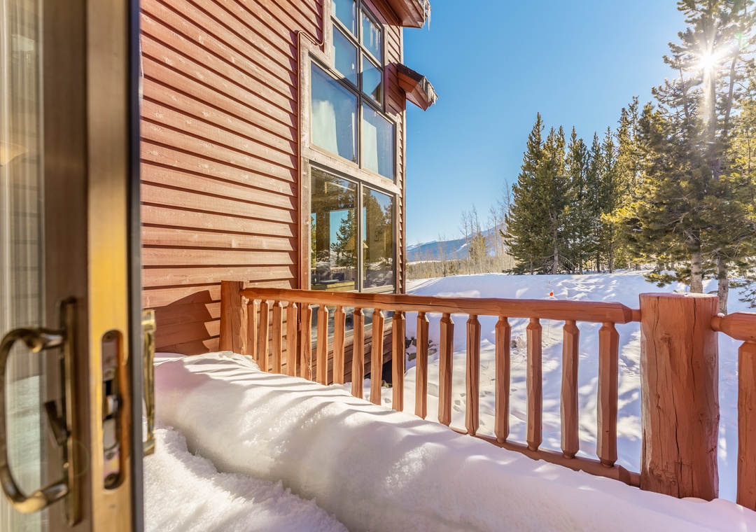 Winter wonderland awaits on this snow-covered balcony, where mountain views and crisp alpine air create the perfect mountain retreat experience.