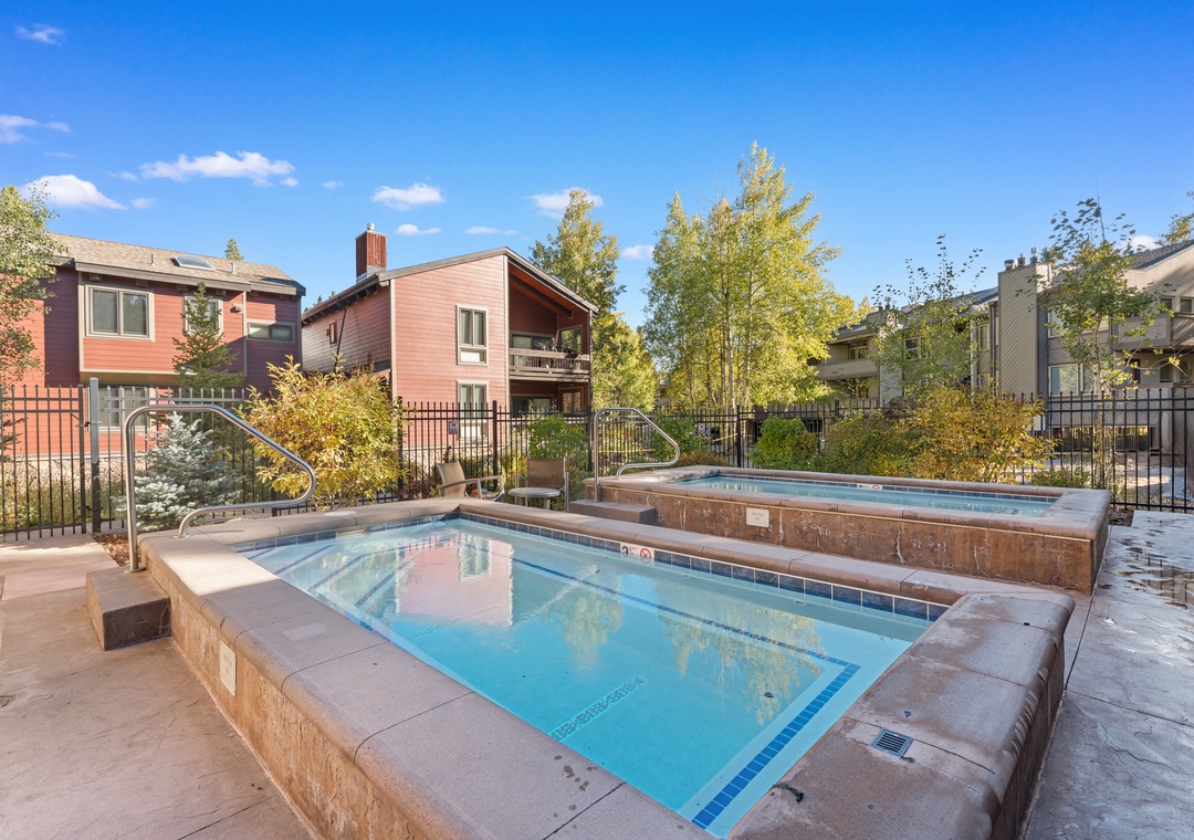 This peaceful property nestled among colorful trees features dual hot tubs where you can soak under the open sky, surrounded by mountain charm and crisp alpine air.
