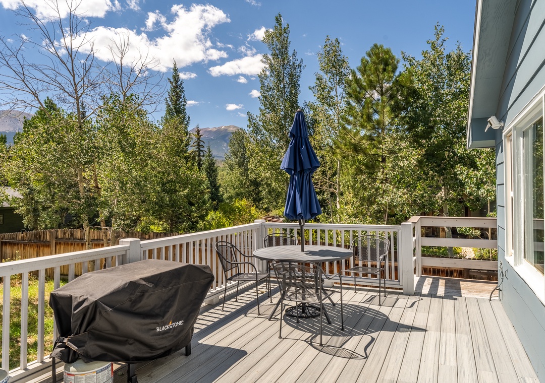 Spacious deck with mountain views, outdoor dining, and BBQ—your perfect spot for morning coffee or evening meals surrounded by nature.