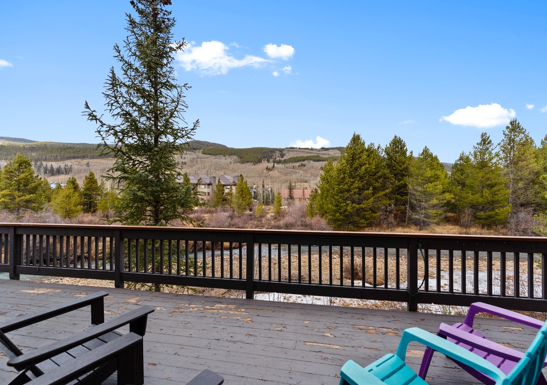 Relax on your private deck with stunning mountain vistas and colorful outdoor seating—perfect for morning coffee or evening drinks.