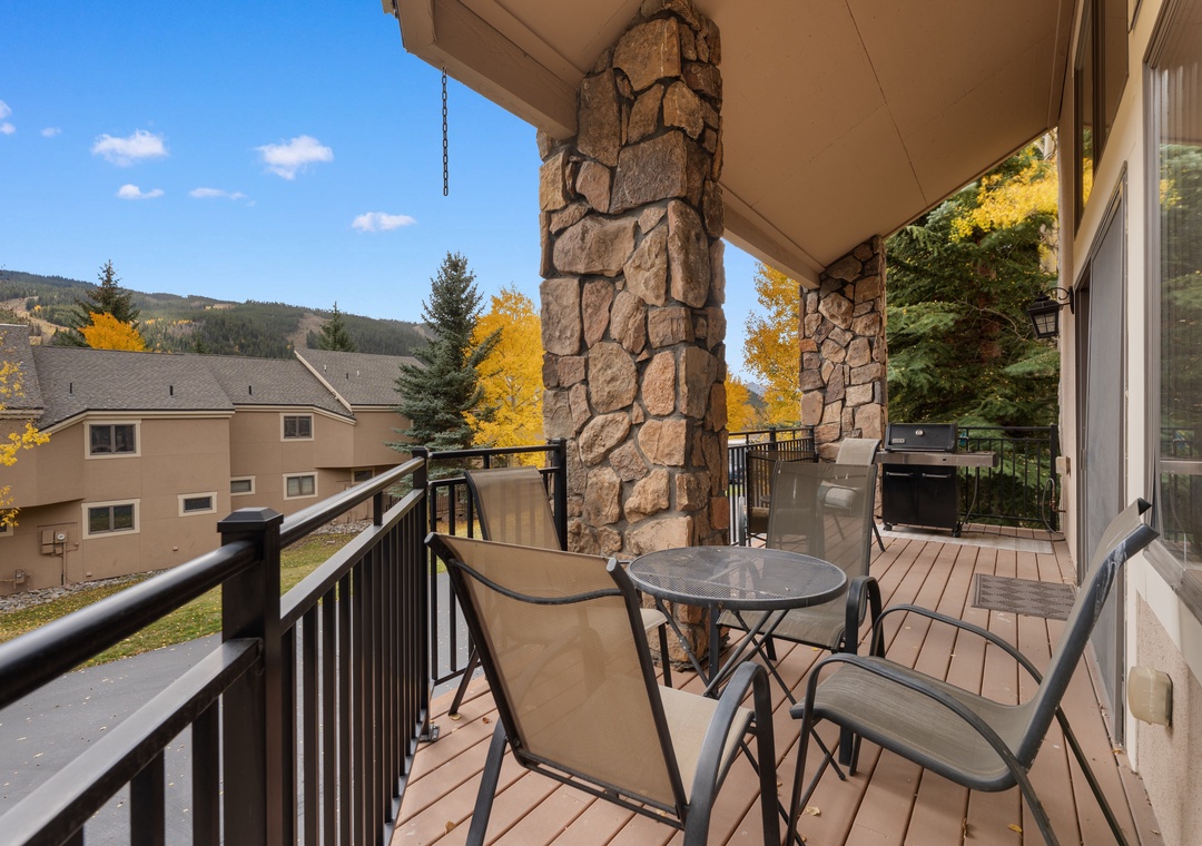 Picture yourself relaxing on this inviting balcony, surrounded by pine and aspen trees enjoying mountain views. Settle into comfortable seating, fire up the grill, and breathe in the crisp alpine air.