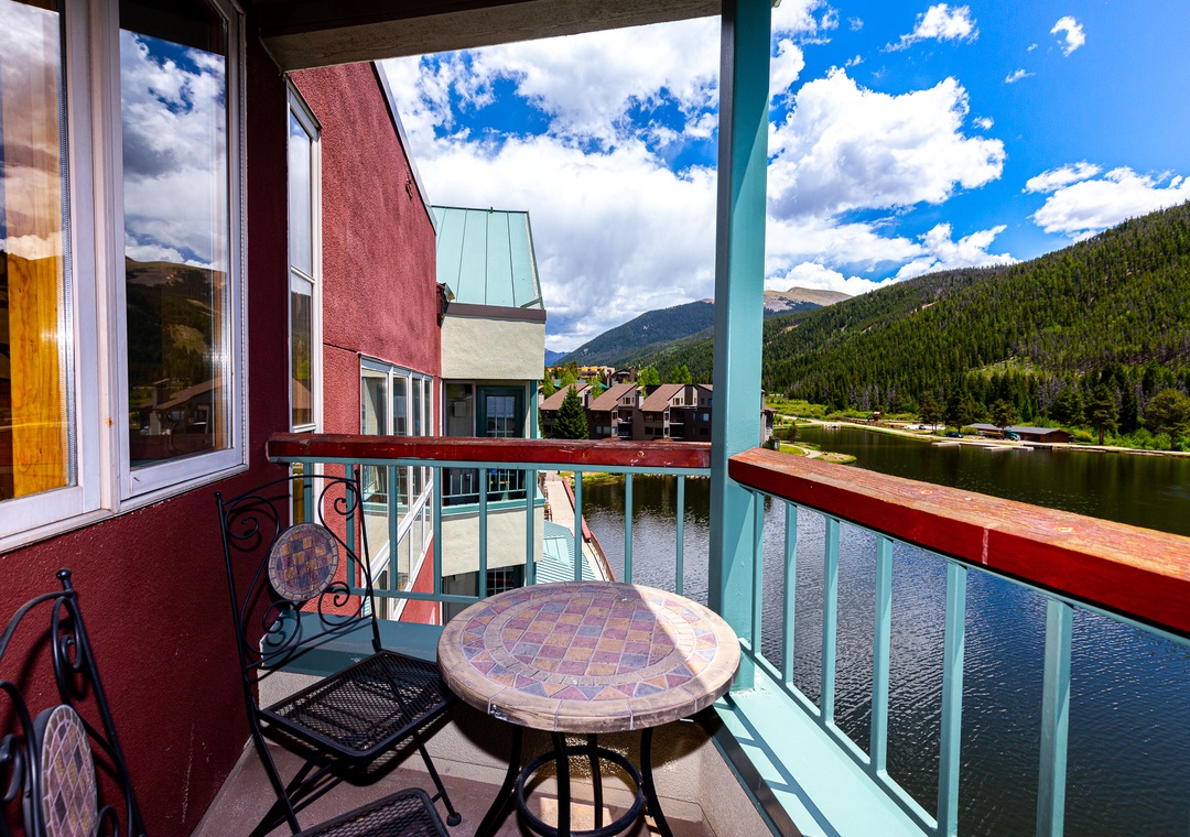 Enjoy your morning coffee on this lakefront balcony, where mountain views and serene waters create the perfect backdrop for relaxation.