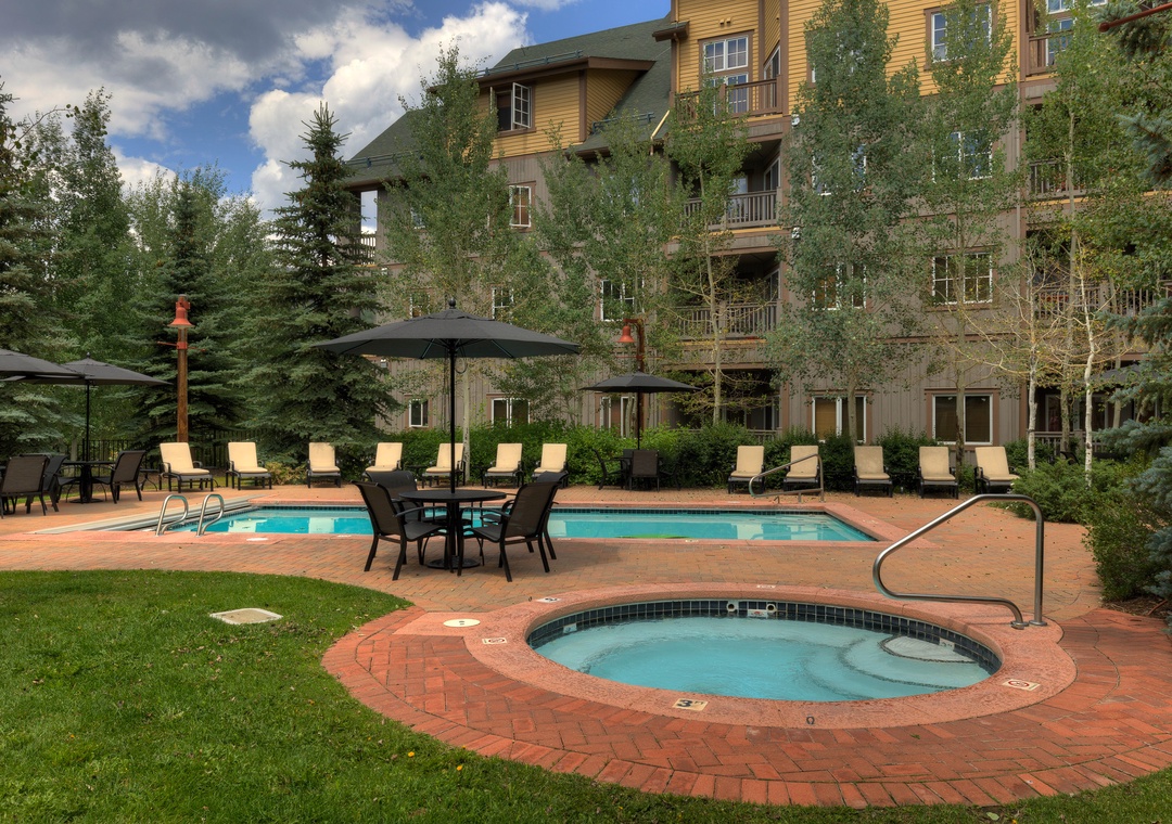 Expedition Stations Shared Pool and Hot Tub