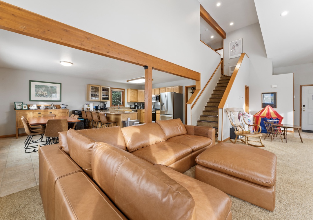 1101 Mesa Drive: 2