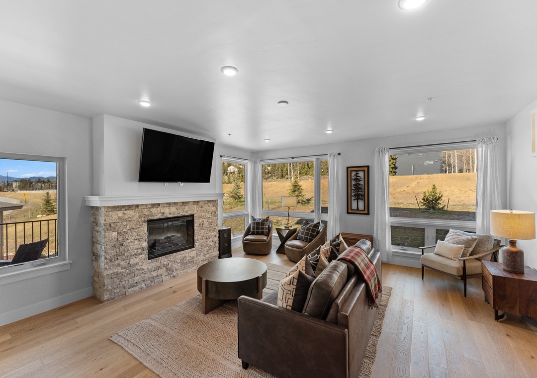 Brightwood #105, Building 1 : 2