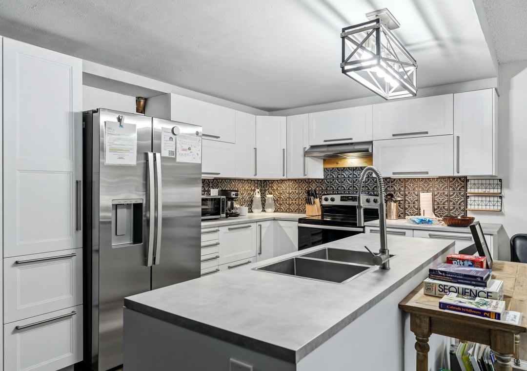 Kitchen with Island