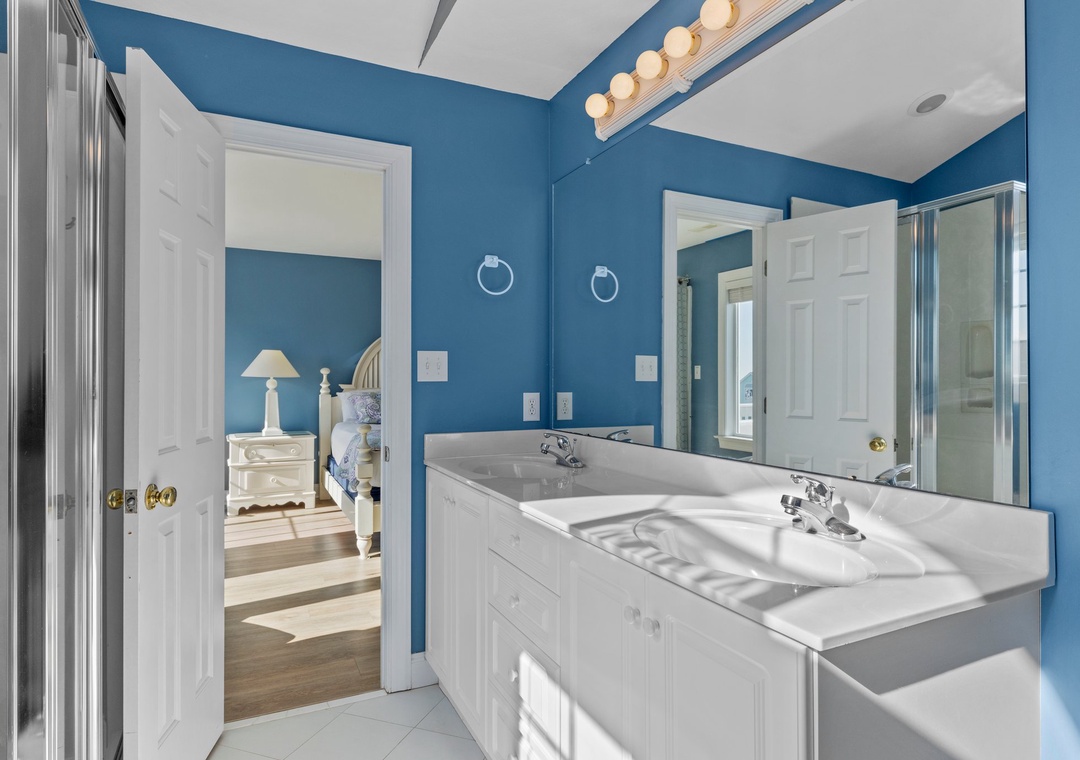 King Room Bathroom