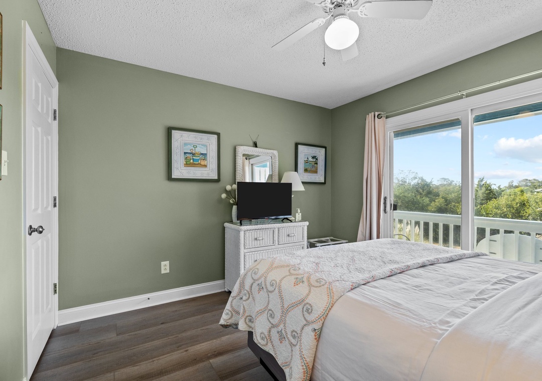 Queen Bedroom