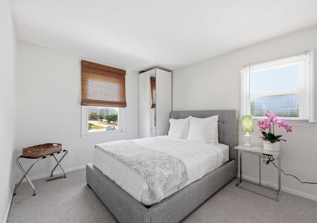 Dolphin Reach Up | Bedroom with Ensuite