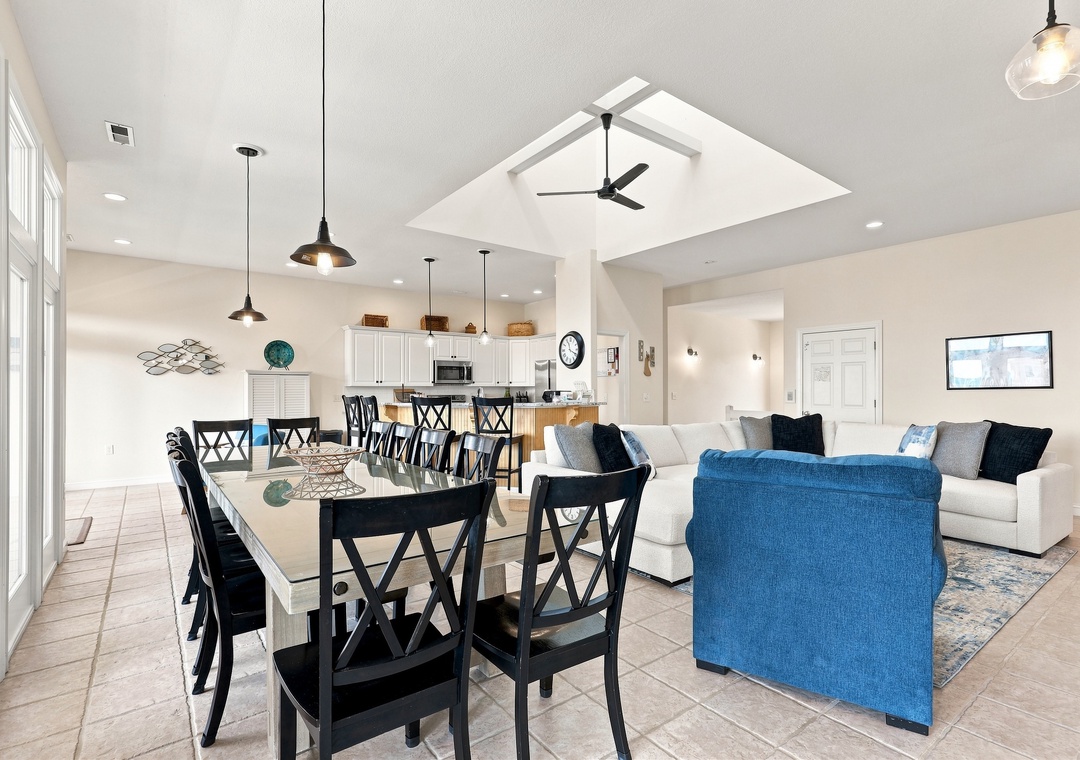 Sea Dream | Top Level Dining Area