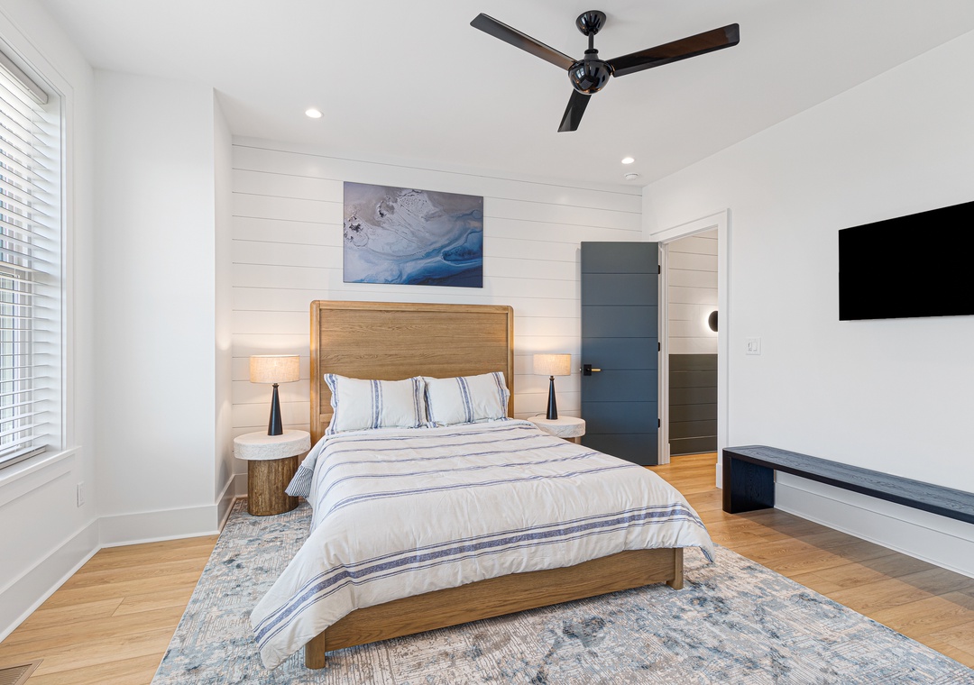 Sea Spray West | Queen Bedroom