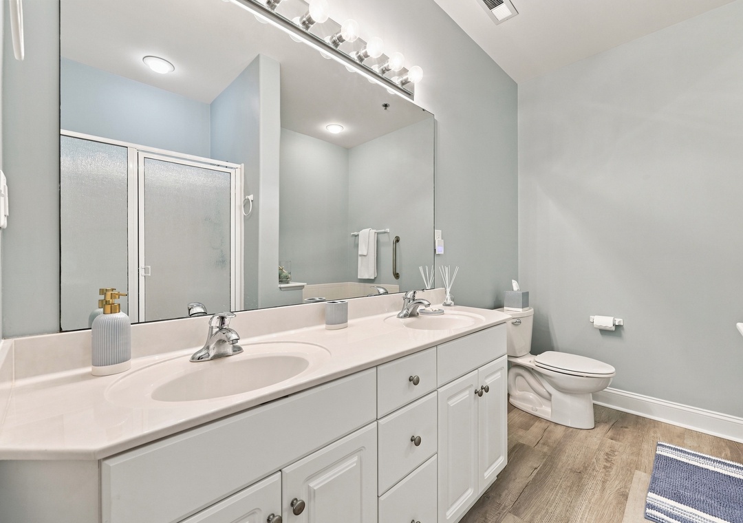 Ocean Club Oasis | Primary Bathroom