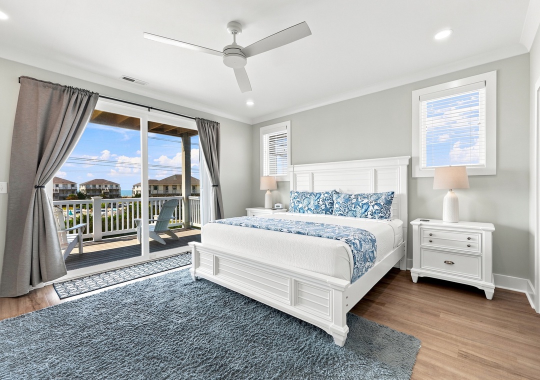 Emerality | Ground Level King Bedroom with Ensuite