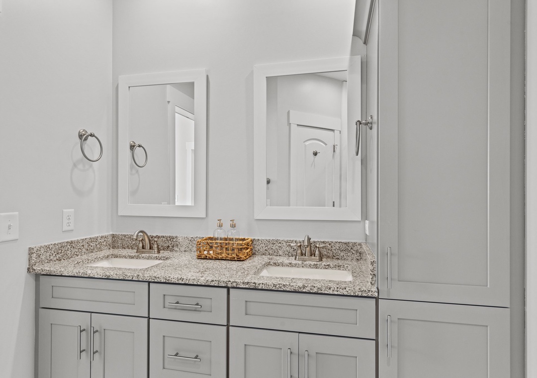 Waverlie's Watch | Bathroom