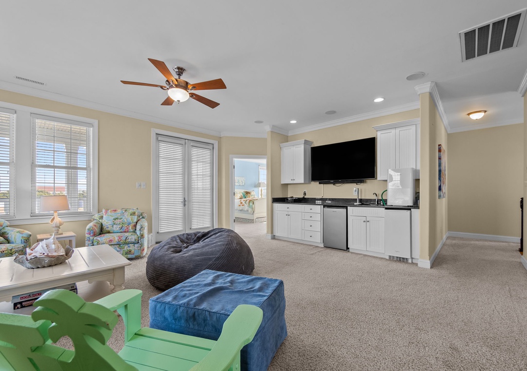 Relax in your spacious living area with cozy seating, kitchenette convenience, and coastal charm throughout.