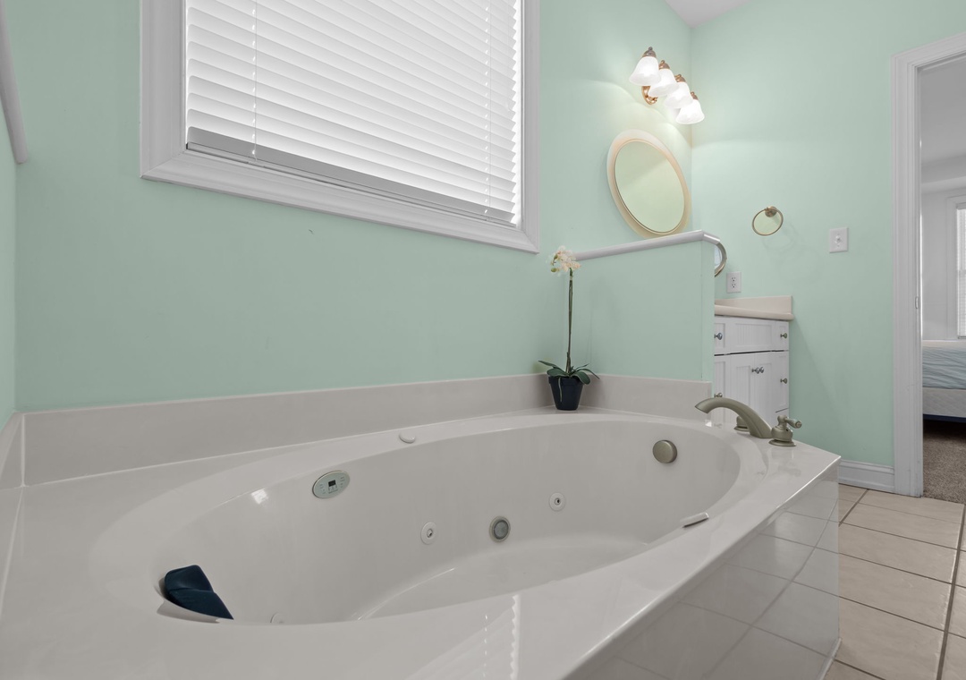 Unwind in your private spa-style jetted tub surrounded by soothing mint walls and natural light.