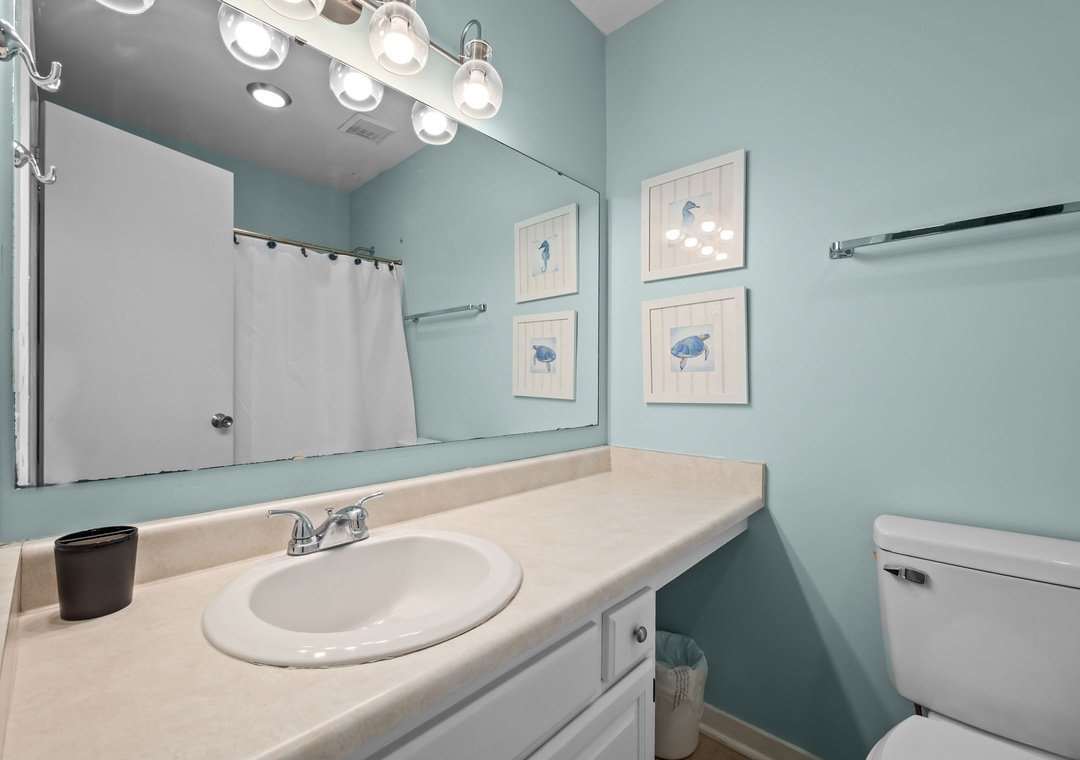 QUEEN ROOM 1 ATTACHED BATHROOM