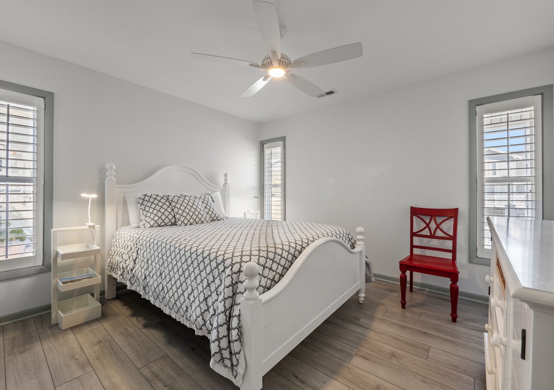 Mid-Floor Queen Room