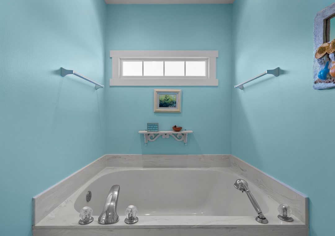 King Rooms Shared Jack and Jill Style Bathroom