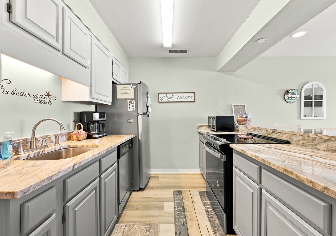 Char’s Cozy Condo | Kitchen