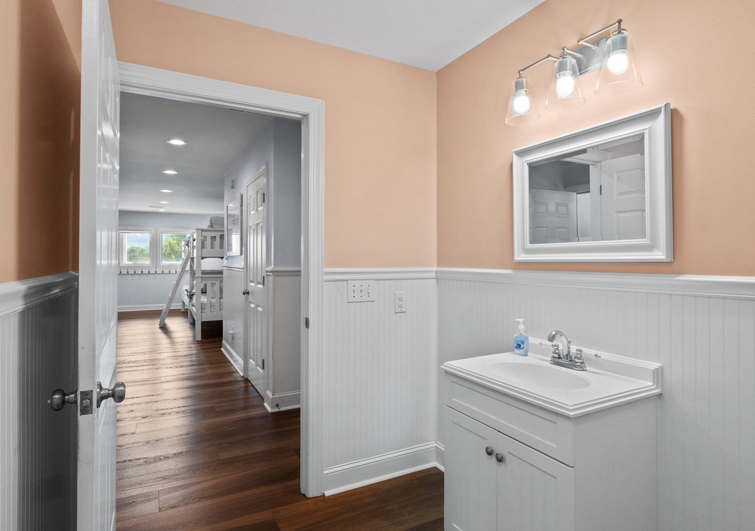Bottom floor common bathroom 1