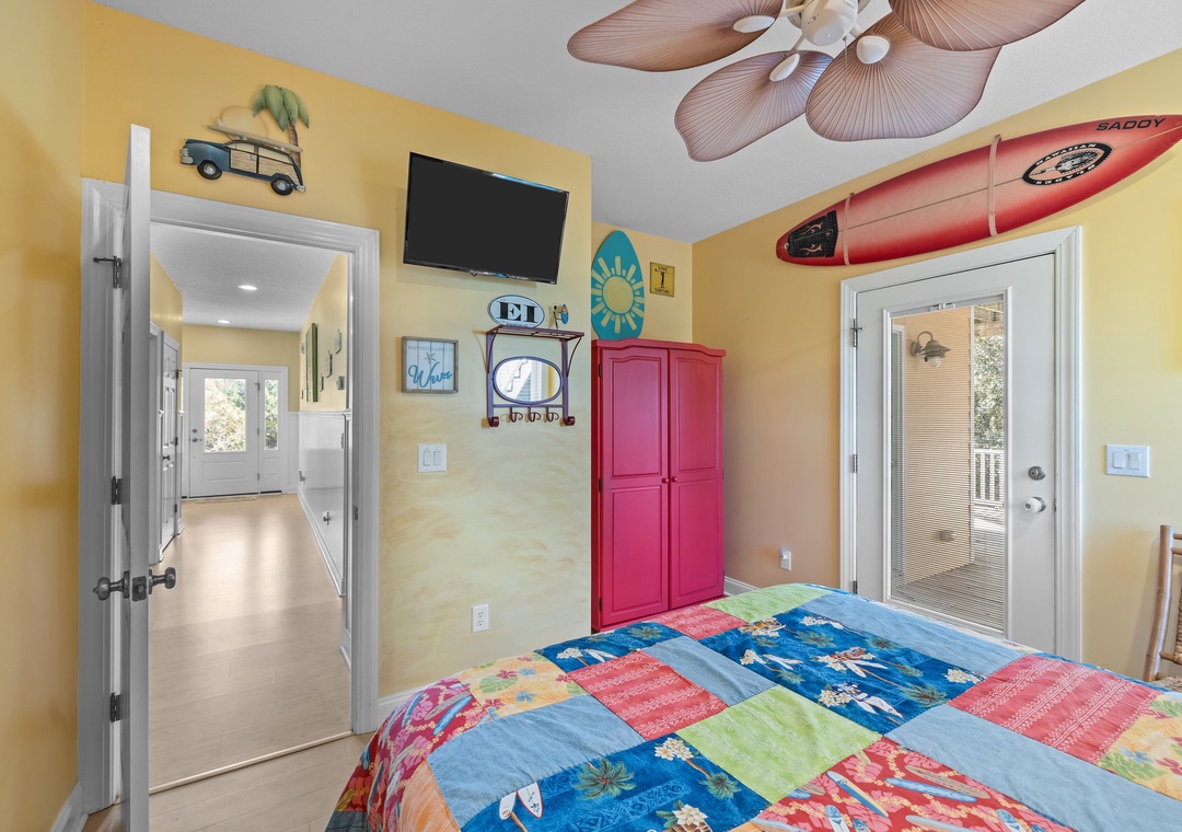 Mid-Floor Queen Room