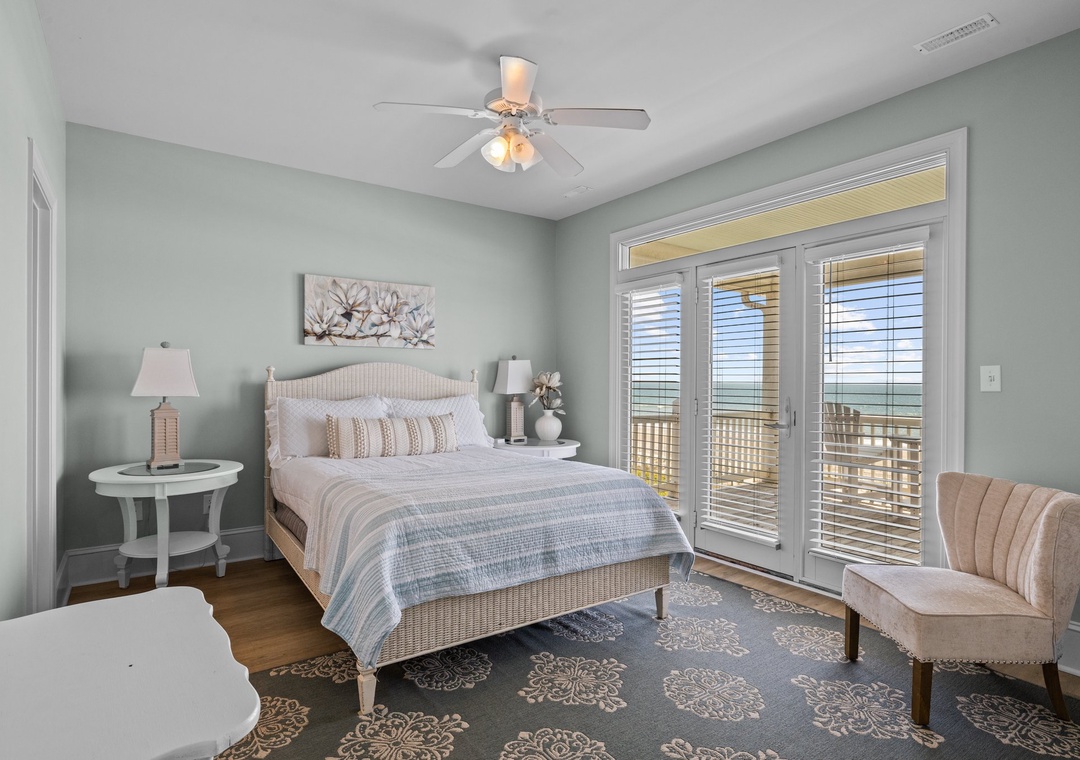 1 Oceanfront queen bedroom